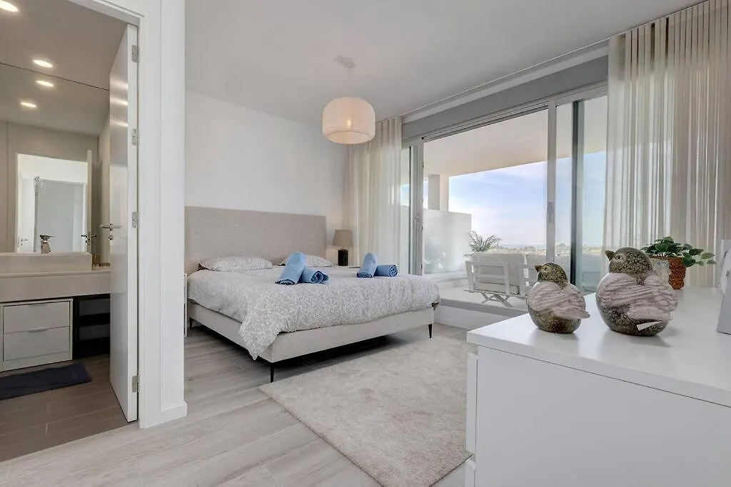 Three-Bedroom Holiday Apartment In Estepona 0*,