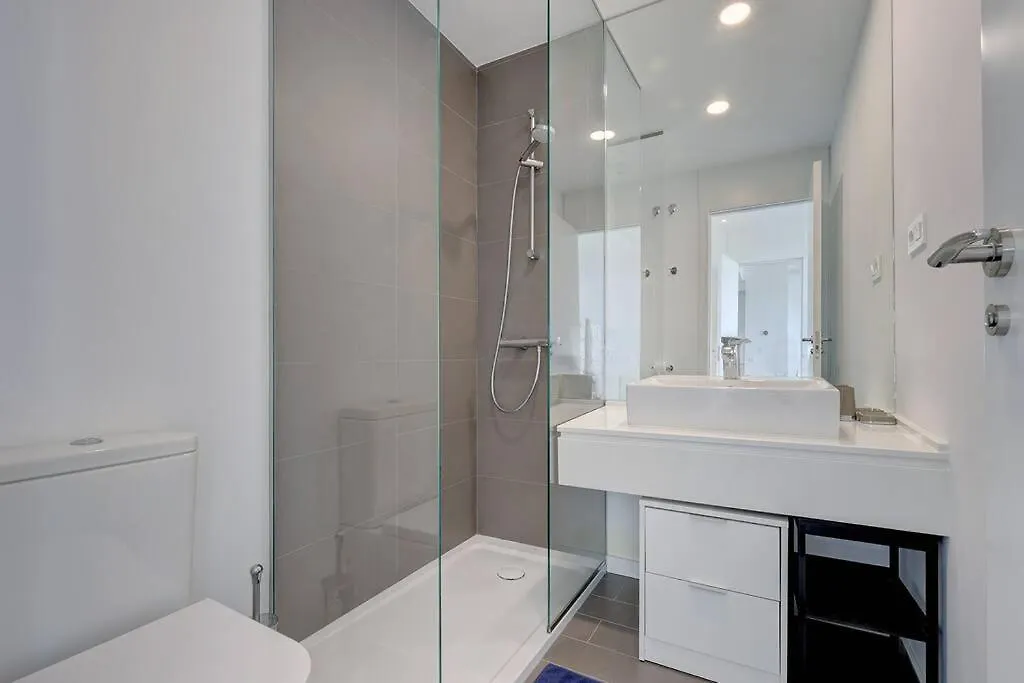 Three-Bedroom Holiday Apartment In إِستيبونا