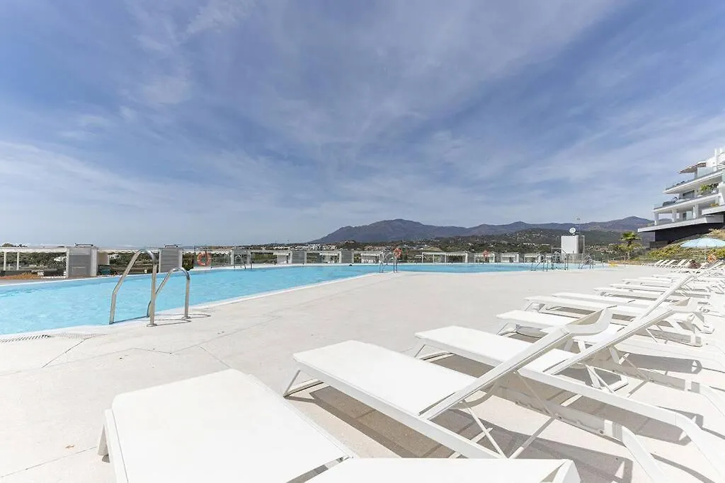 Three-Bedroom Holiday Apartment In إِستيبونا