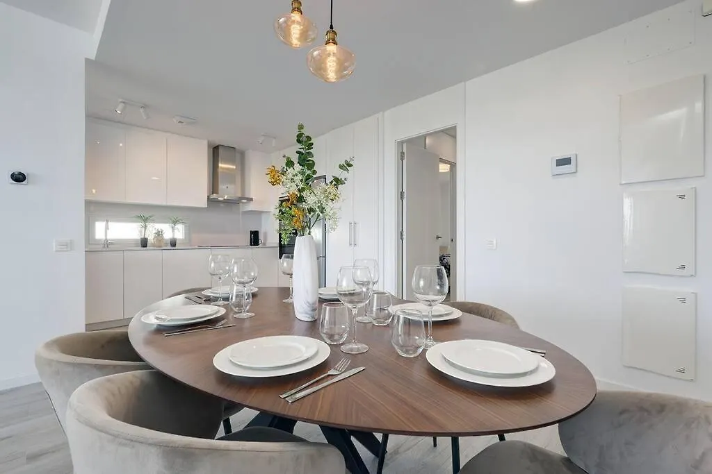 Three-Bedroom Holiday Apartment In إِستيبونا إسبانيا