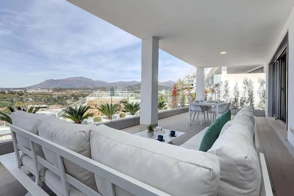 Three-Bedroom Holiday Apartment In إِستيبونا