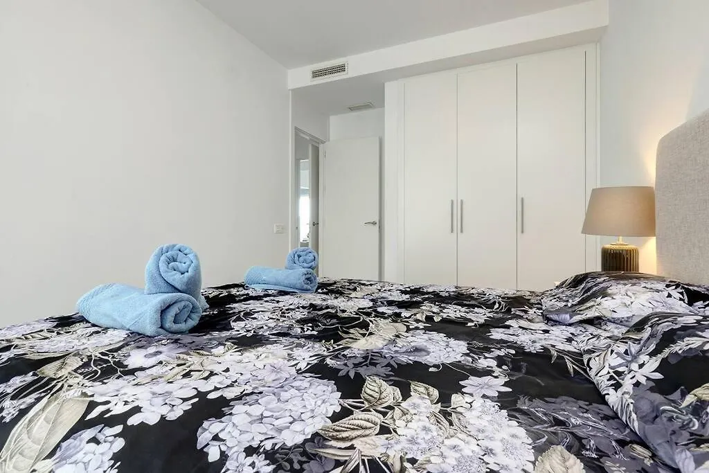 Three-Bedroom Holiday Apartment In إِستيبونا